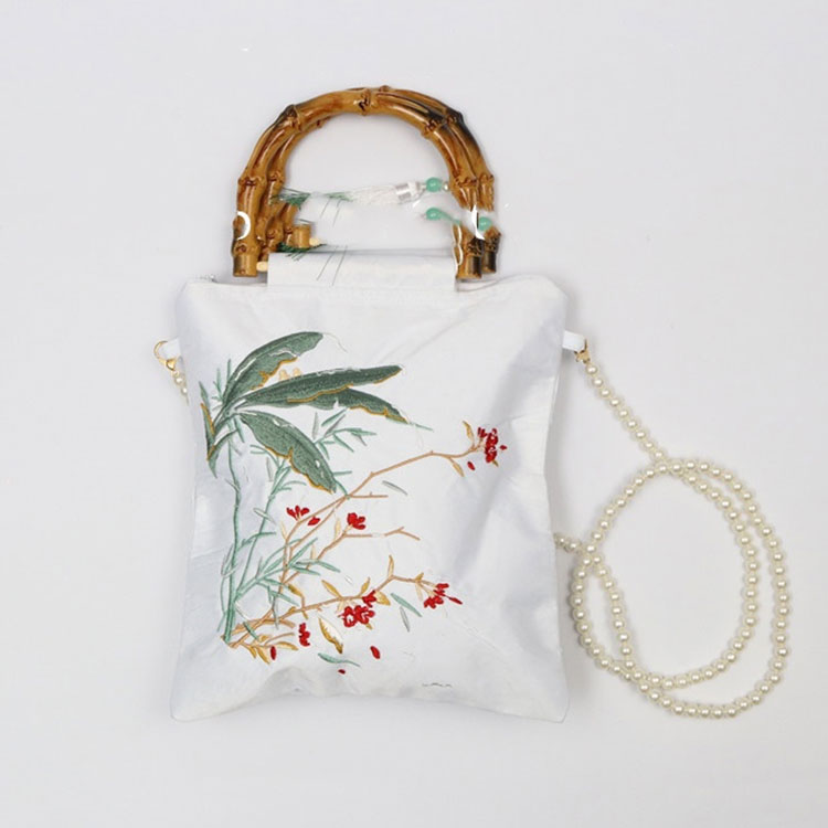 Hvordan ta vare på antikke satenghåndvesker for å forlenge livet